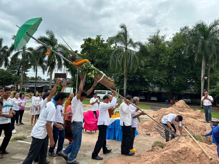 พิธียกเสาเอก เสาโท “โดมเพื่อน้อง”